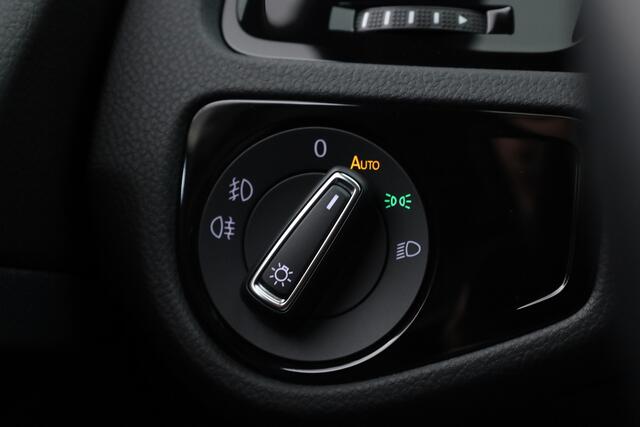 Volkswagen GOLF 2.0 TSI GTI Performance | Digi. Dashboard | 18'' | Apple CarPlay | Camera | Adapt. Cruise | Stoelverw.