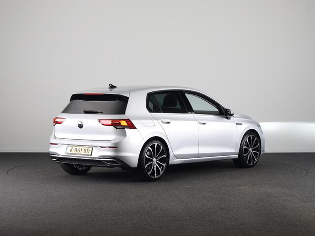 Volkswagen GOLF 1.5 eTSI Style Navigatie | Parkeersensoren | Adaptieve cruise control | Camera | 19 inch |