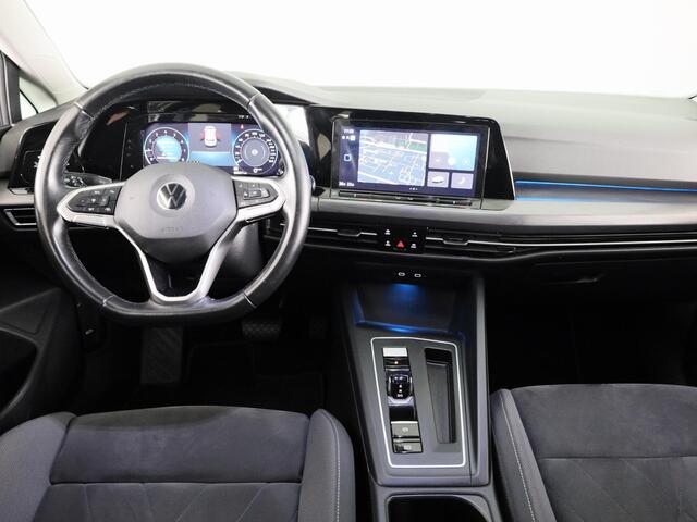 Volkswagen GOLF 1.5 eTSI Style Navigatie | Parkeersensoren | Adaptieve cruise control | Camera | 19 inch |