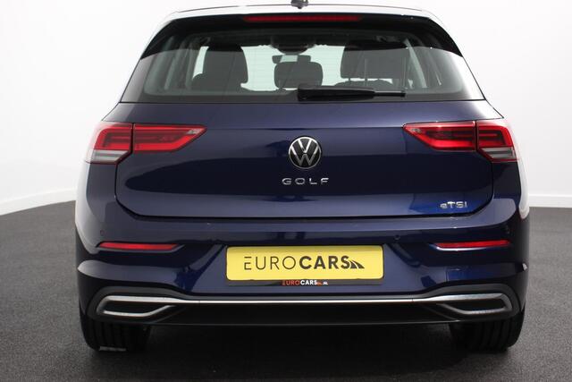 Volkswagen GOLF 1.5 eTSI 150pk DSG Style | Navigatie | Apple Carplay/Android Auto | Parkeersensoren | Camera | Park Assist | Adaptive Cruise Control | Blind Spot Assist | Stoel- en stuurverwarming | Ledverlichting | Virtual Cockpit | Lane Assist | Climatronic