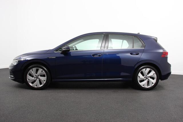 Volkswagen GOLF 1.5 eTSI 150pk DSG Style | Navigatie | Apple Carplay/Android Auto | Parkeersensoren | Camera | Park Assist | Adaptive Cruise Control | Blind Spot Assist | Stoel- en stuurverwarming | Ledverlichting | Virtual Cockpit | Lane Assist | Climatronic