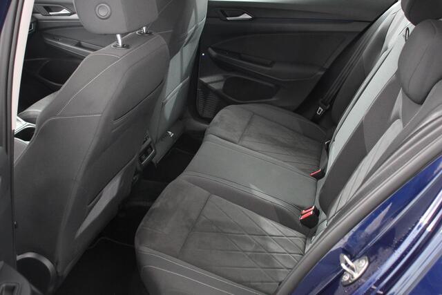 Volkswagen GOLF 1.5 eTSI 150pk DSG Style | Navigatie | Apple Carplay/Android Auto | Parkeersensoren | Camera | Park Assist | Adaptive Cruise Control | Blind Spot Assist | Stoel- en stuurverwarming | Ledverlichting | Virtual Cockpit | Lane Assist | Climatronic