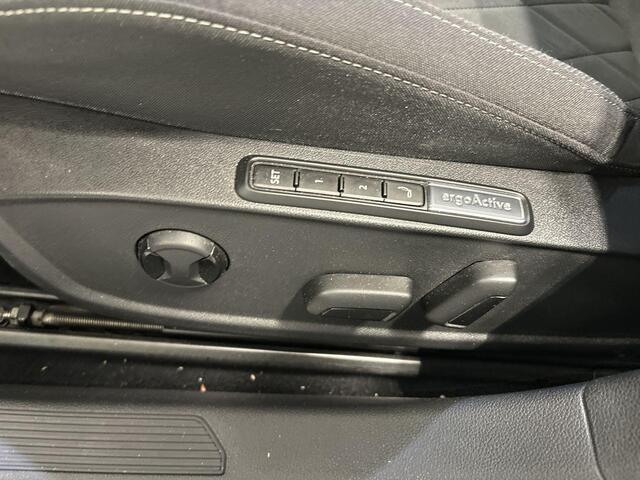 Volkswagen GOLF Variant 1.5 eTSI 150pk DSG Style · Camera · Elek. Voorstoel · Massage · Dodehoeksensor · Apple/Android Car Play · 17'' Inch ·