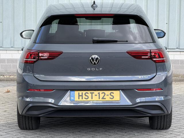 Volkswagen GOLF 8.5 1.5 e-TSI Life Edition Automaat / Apple CarPlay & Android Auto / Automaat / Achteruitrijcamera / DAB / Parkeersensoren Voor + Achter / Stuur & Stoelverwarming / Adaptieve Cruise Control / Keyless Entry / Digitale Cockpit / Zwarte Lichtmetalen wielen 