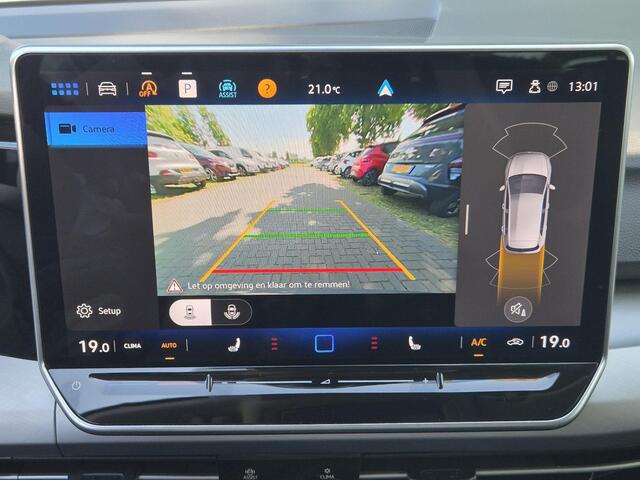 Volkswagen GOLF 8.5 1.5 e-TSI Life Edition Automaat / Apple CarPlay & Android Auto / Automaat / Achteruitrijcamera / DAB / Parkeersensoren Voor + Achter / Stuur & Stoelverwarming / Adaptieve Cruise Control / Keyless Entry / Digitale Cockpit / Zwarte Lichtmetalen wielen 