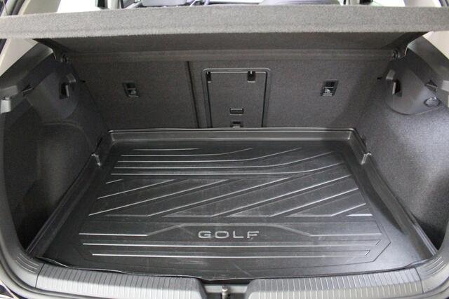 Volkswagen GOLF 1.0 eTSI Life Business DSG Navigatie | El. verstelbare best.stoel | Parkeercamera