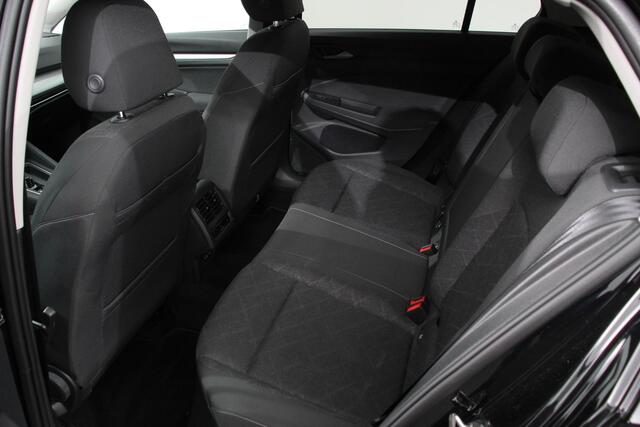 Volkswagen GOLF 1.5 eTSI DSG Active | Navigatie | Apple Carplay/Android Auto | Virtual Cockpit | Climate Control | Led | Dab | Camera | Adaptive Cruise Control | Extra Getint glas