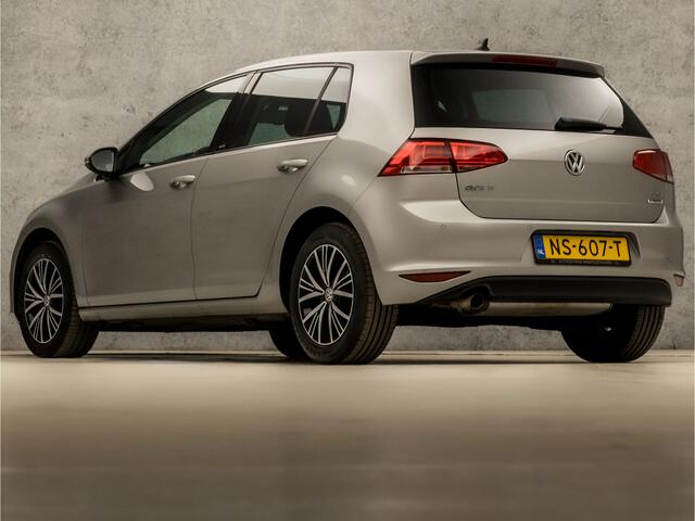 Volkswagen GOLF 1.2 TSI Sportline Automaat (NAVIGATIE, CLIMATE, STOELVERWARMING, LM VELGEN, SPORTSTOELEN, GETINT GLAS, ADAPTIVE CRUISE, PARKEERSENSOREN, NIEUWSTAAT)