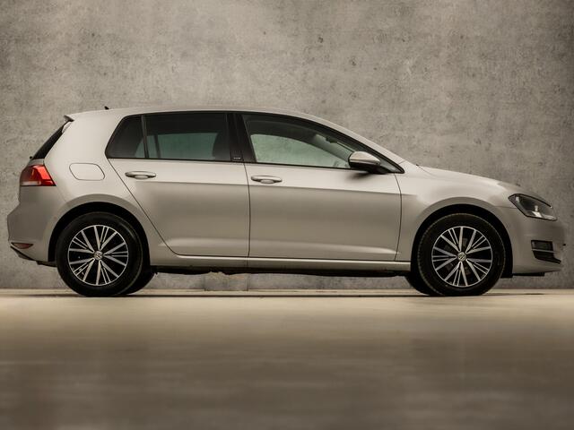 Volkswagen GOLF 1.2 TSI Sportline Automaat (NAVIGATIE, CLIMATE, STOELVERWARMING, LM VELGEN, SPORTSTOELEN, GETINT GLAS, ADAPTIVE CRUISE, PARKEERSENSOREN, NIEUWSTAAT)
