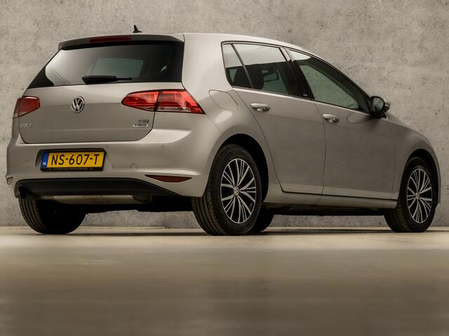 Volkswagen GOLF 1.2 TSI Sportline Automaat (NAVIGATIE, CLIMATE, STOELVERWARMING, LM VELGEN, SPORTSTOELEN, GETINT GLAS, ADAPTIVE CRUISE, PARKEERSENSOREN, NIEUWSTAAT)