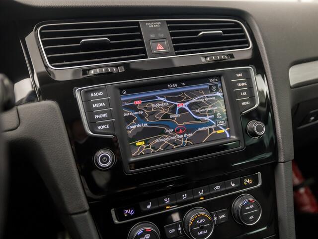 Volkswagen GOLF 1.2 TSI Sportline Automaat (NAVIGATIE, CLIMATE, STOELVERWARMING, LM VELGEN, SPORTSTOELEN, GETINT GLAS, ADAPTIVE CRUISE, PARKEERSENSOREN, NIEUWSTAAT)