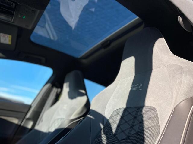 Volkswagen GOLF 1.5 eTSI R-LINE, Trekhaak, Panoramadak, Carplay, IQlight, Stoel/Stuur verw.