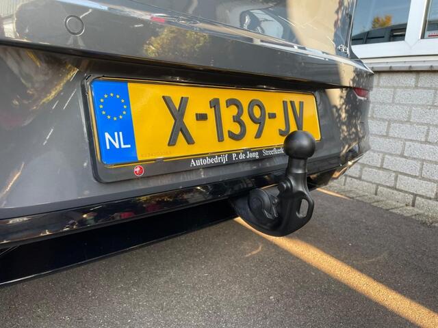 Volkswagen GOLF 1.5 eTSI R-LINE, Trekhaak, Panoramadak, Carplay, IQlight, Stoel/Stuur verw.