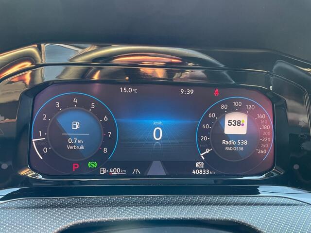 Volkswagen GOLF 1.5 eTSI R-LINE, Trekhaak, Panoramadak, Carplay, IQlight, Stoel/Stuur verw.