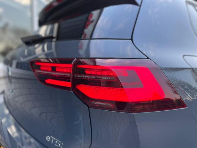 Volkswagen GOLF 1.5 eTSI R-LINE, Trekhaak, Panoramadak, Carplay, IQlight, Stoel/Stuur verw.