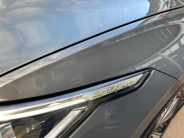 Volkswagen GOLF 1.5 eTSI R-LINE, Trekhaak, Panoramadak, Carplay, IQlight, Stoel/Stuur verw.