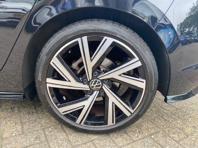 Volkswagen GOLF 1.5 eTSI R-Line Business / Camera / 18 Inch / Adaptive cruise /