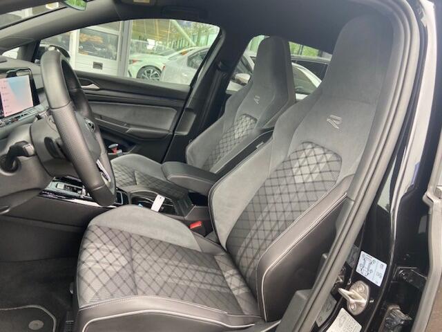 Volkswagen GOLF 1.5 eTSI R-Line Business / Camera / 18 Inch / Adaptive cruise /