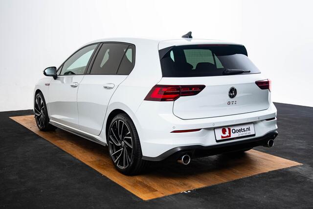Volkswagen GOLF 2.0 TSI GTI Head up - Harman Kardon - Sportstoelen - Adaptieve onderstelregeling - Achteruitrijcamera - Parkeersensoren voor/achter - Winterpakket - Koplampverlichting LED - Getinte Ruiten -