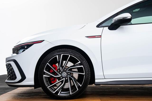 Volkswagen GOLF 2.0 TSI GTI Head up - Harman Kardon - Sportstoelen - Adaptieve onderstelregeling - Achteruitrijcamera - Parkeersensoren voor/achter - Winterpakket - Koplampverlichting LED - Getinte Ruiten -