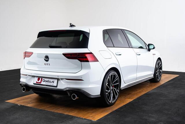 Volkswagen GOLF 2.0 TSI GTI Head up - Harman Kardon - Sportstoelen - Adaptieve onderstelregeling - Achteruitrijcamera - Parkeersensoren voor/achter - Winterpakket - Koplampverlichting LED - Getinte Ruiten -