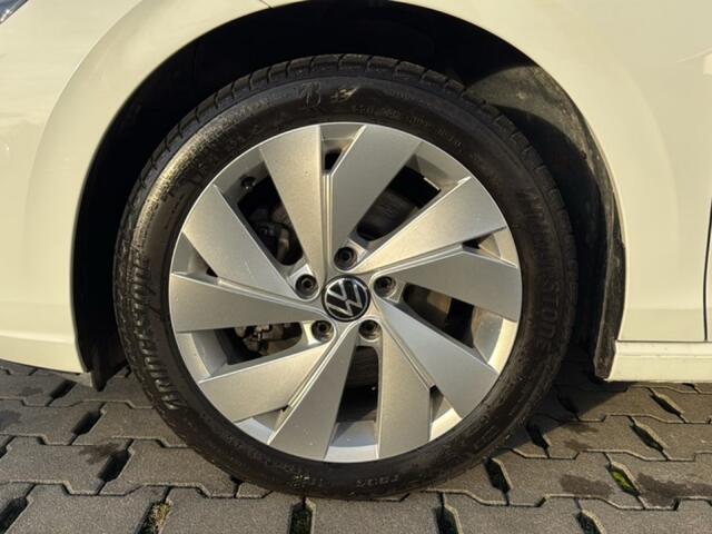 Volkswagen GOLF 2.0 TDI LIFE TREKHAAK/CAMERA/MEMORY/NAVI/CARPLAY/ACC/STOEL-STUURVERW