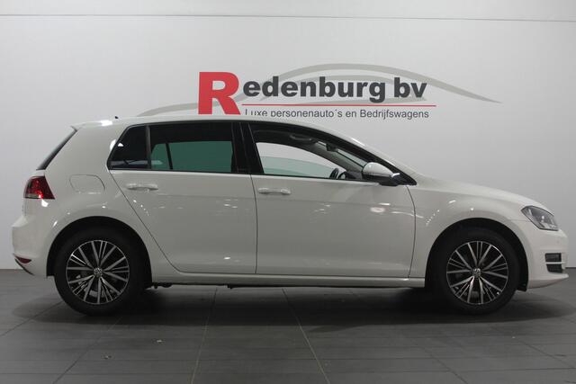 Volkswagen GOLF 1.2 TSI Trendline - Navi / Bluetooth / Camera