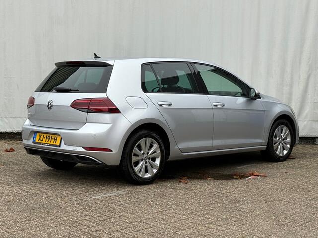 Volkswagen GOLF 1.0 TSI Comfortline Business Aut. /Cam. /Navi