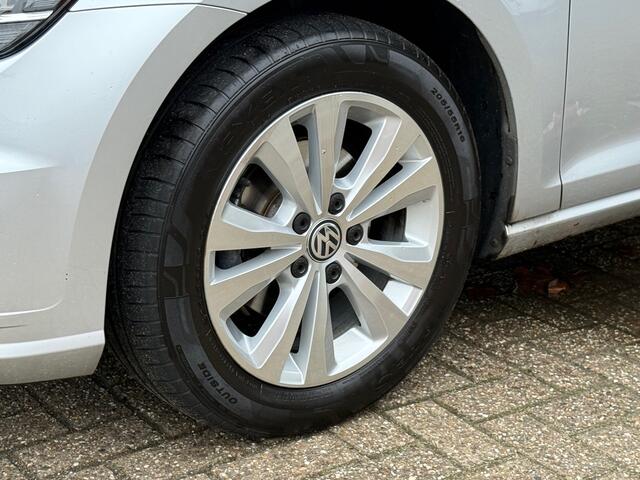 Volkswagen GOLF 1.0 TSI Comfortline Business Aut. /Cam. /Navi