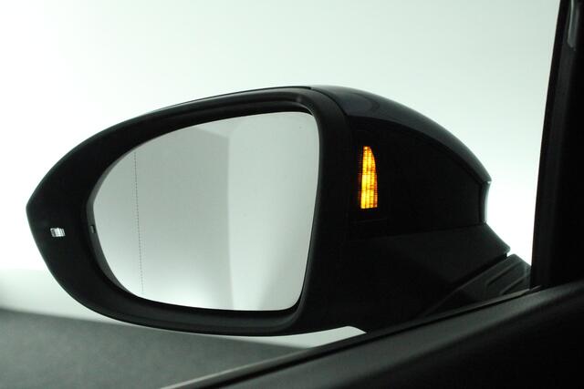 Volkswagen GOLF 1.4 245pk eHybrid GTE Trekhaak Camera Keyless Stoelverwarming Virtual Cockpit Navigatie