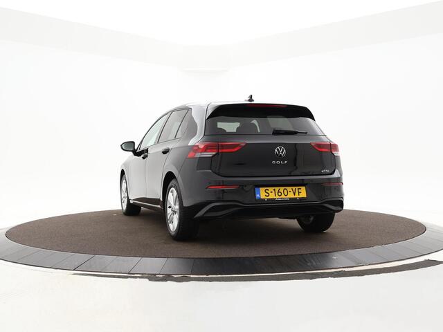 Volkswagen GOLF 1.0 eTsi 110pk DSG Life · Apple/Android Car Play · Navi · P-Sensoren · ACC · DAB · 16'' Inch · Garantie t/m 17-04-2027 of 100.000km
