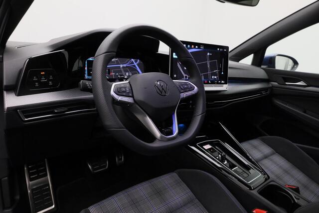 Volkswagen GOLF 1.5 eHybrid 272 pk DSG GTE | IQ Light | Rondomzicht camera | Adaptief onderstel | Head-up display