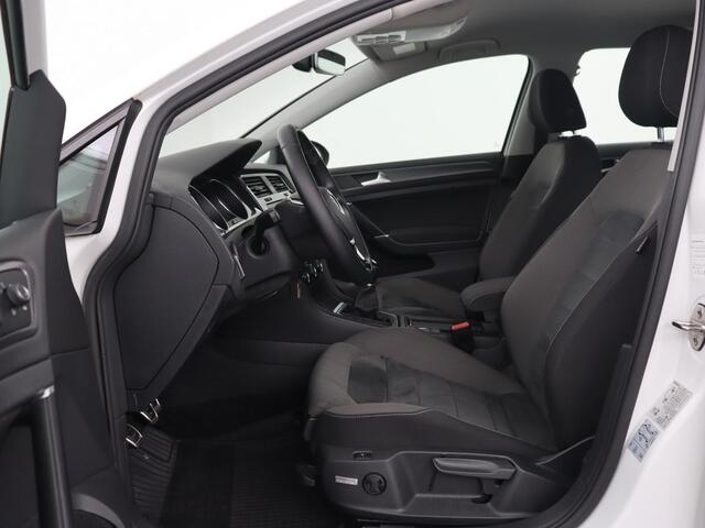 Volkswagen GOLF 1.0 TSI Comfortline Business | Stoleverwarming | Carplay | Massage | Navigatie | Parkeerhulp | Adaptive cruise | Climate control | DAB | Bluetooth