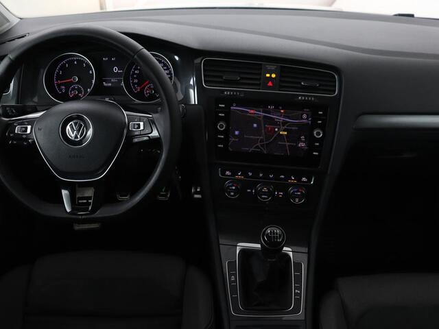 Volkswagen GOLF 1.0 TSI Comfortline Business | Stoleverwarming | Carplay | Massage | Navigatie | Parkeerhulp | Adaptive cruise | Climate control | DAB | Bluetooth