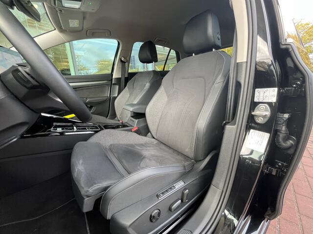 Volkswagen GOLF 1.5 eHybrid Style Edition / IQ Led / Zwenkbare trekhaak / Head up display / Navigatie