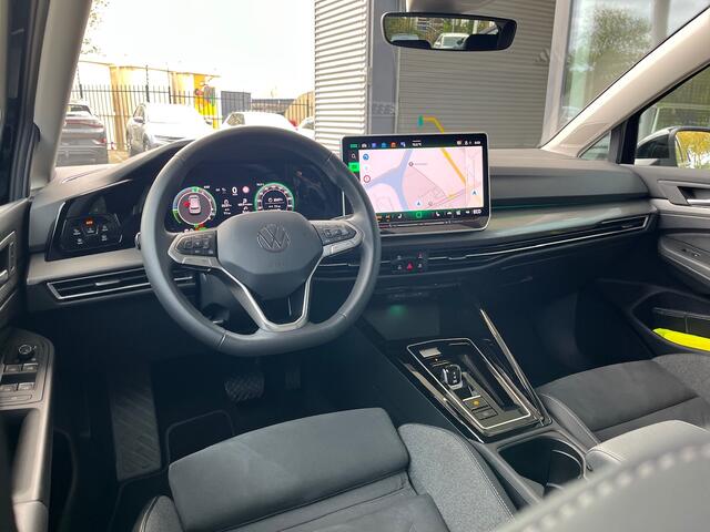Volkswagen GOLF 1.5 eHybrid Style Edition / IQ Led / Zwenkbare trekhaak / Head up display / Navigatie