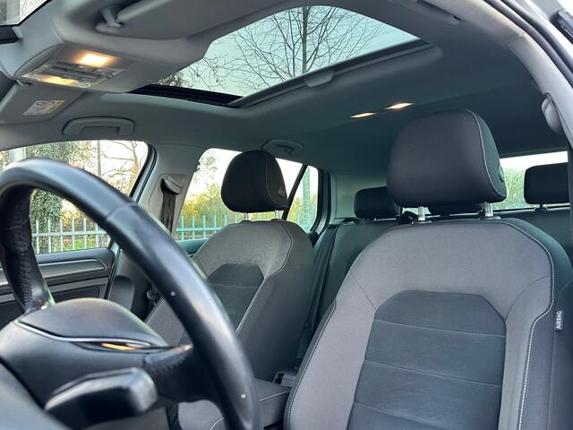 Volkswagen GOLF 1.0 TSI 110pk Comfortline Business Panoramadak LED