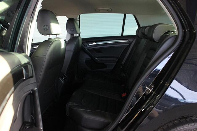 Volkswagen GOLF 1.5 TSI Highline / R-Line Full LED | Adapt. Cruise | Carplay | Stoelverw. | Leder | 19" LMV | PDC V+A