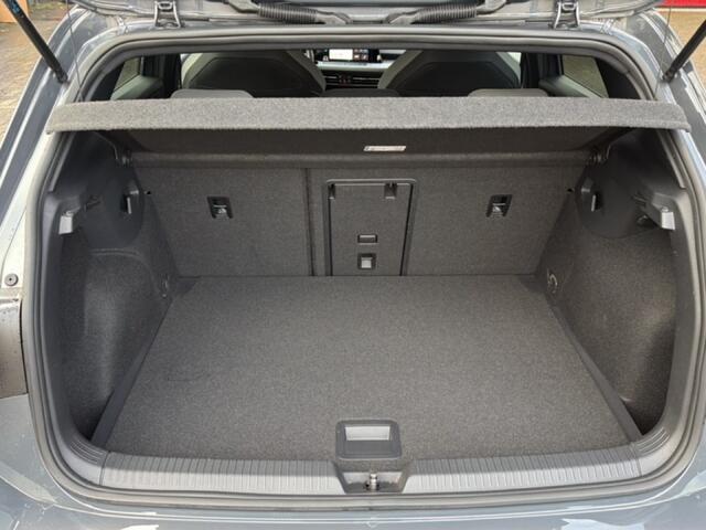 Volkswagen GOLF 1.5 eTSI DSG R-LINE CAMERA/NAVI/CARPLAY/ACC/STOEL-STUURVERW