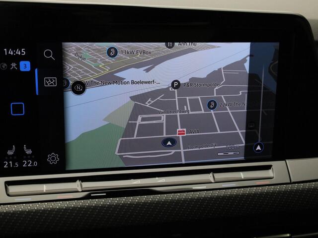 Volkswagen GOLF 1.5eTSI/150PK R-Line DSG · Panoramadak · Apple/Android Car Play· Camera + Parkeersensoren · Garantie tot april 2028 of 100000km.