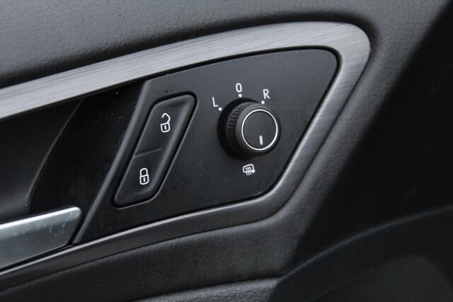 Volkswagen GOLF 1.0 TSI Highline//Led//Ecc//Stoelverwarming!!