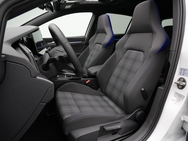 Volkswagen GOLF 1.5 eHybrid 272 pk DSG GTE | Panoramadak | Trekhaak | Head-up display | IQ Light | Rondomzicht camera