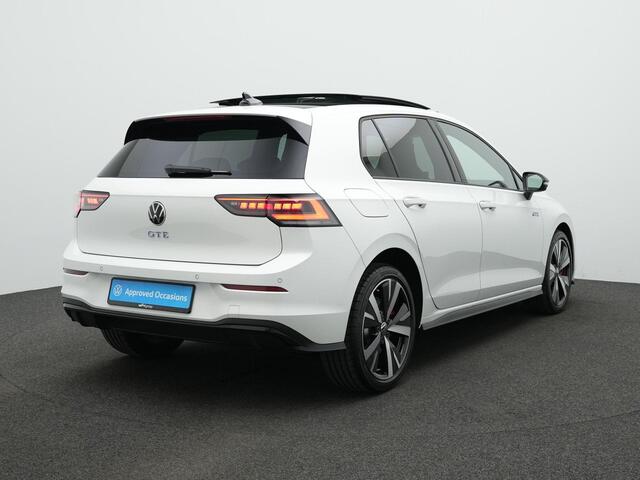 Volkswagen GOLF 1.5 eHybrid 272 pk DSG GTE | Panoramadak | Trekhaak | Head-up display | IQ Light | Rondomzicht camera