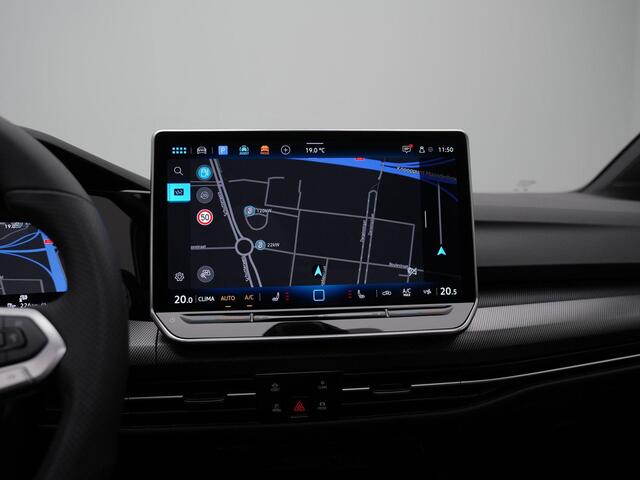 Volkswagen GOLF 1.5 eHybrid 272 pk DSG GTE | Panoramadak | Trekhaak | Head-up display | IQ Light | Rondomzicht camera