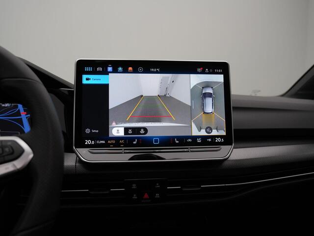 Volkswagen GOLF 1.5 eHybrid 272 pk DSG GTE | Panoramadak | Trekhaak | Head-up display | IQ Light | Rondomzicht camera