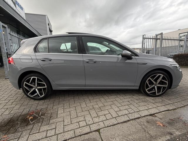 Volkswagen GOLF 1.5 eTSI Style Pano-Dak | IQ. Light | Stoelverw. | Massage |