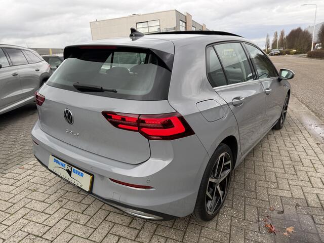 Volkswagen GOLF 1.5 eTSI Style Pano-Dak | IQ. Light | Stoelverw. | Massage |