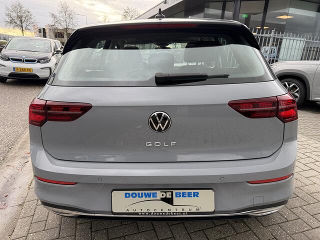 Volkswagen GOLF 1.5 eTSI Style Pano-Dak | IQ. Light | Stoelverw. | Massage |