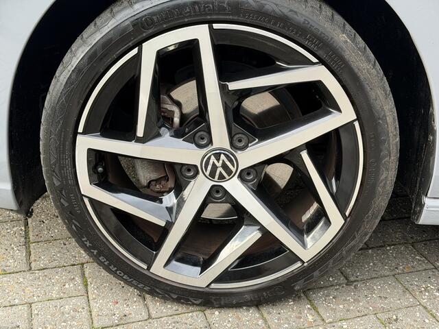 Volkswagen GOLF 1.5 eTSI Style Pano-Dak | IQ. Light | Stoelverw. | Massage |