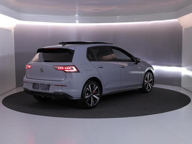 Volkswagen GOLF 1.5 eHybrid GTE 272 pk Automaat (DSG) | Verlengde garantie | Navigatie | Panoramadak | Trekhaak (wegklapbaar) | Parkeersensoren | Achteruitrijcamera | Stoelverwarming | Black Style pakket |